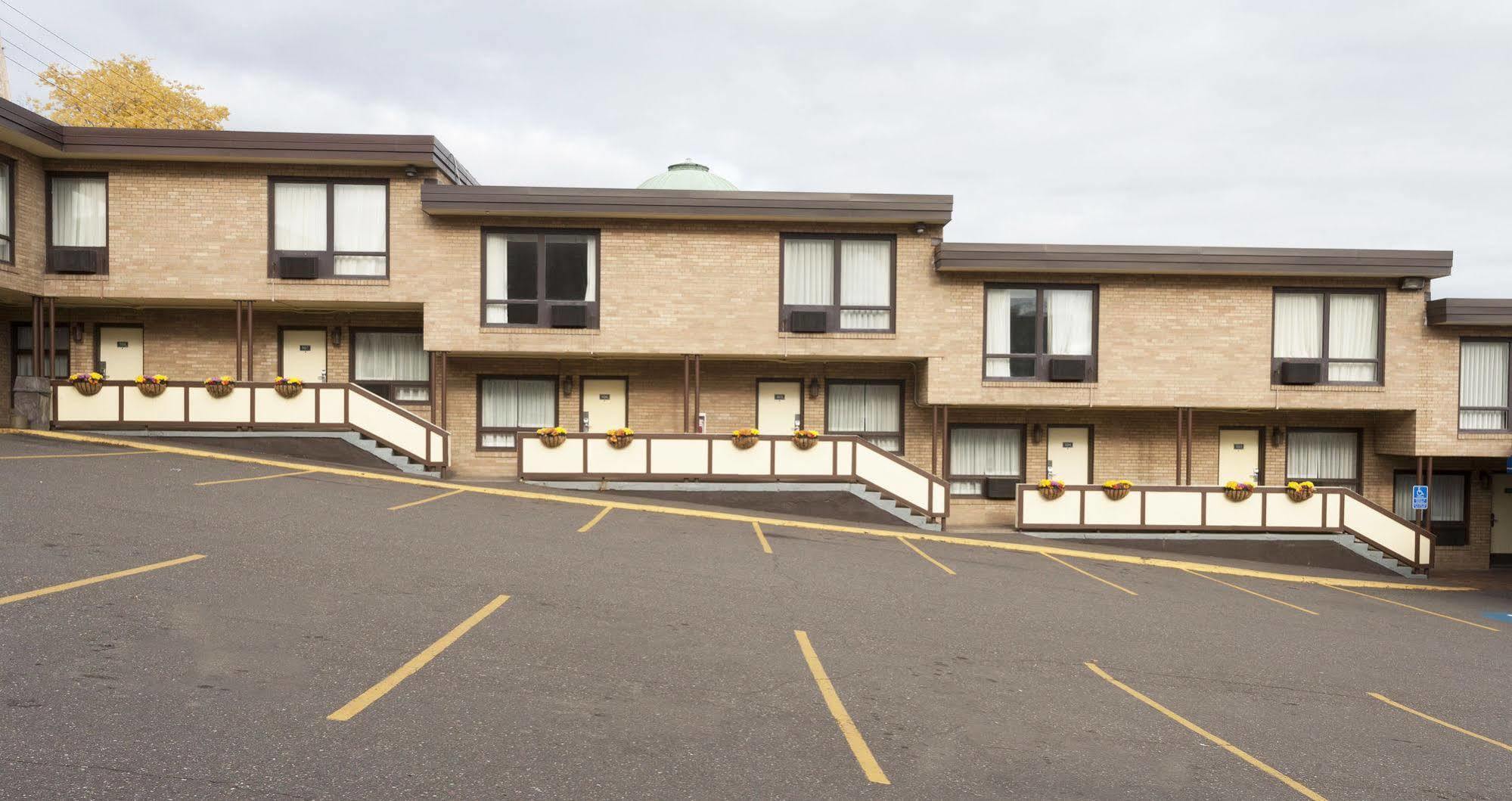 Downtown Duluth Inn Екстер'єр фото